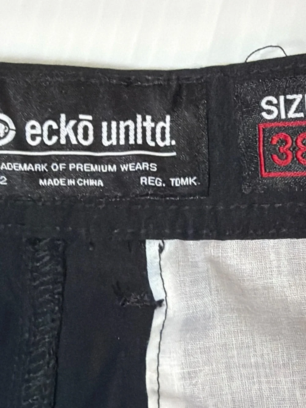 NWOT) Ecko Unltd. Cargo Shorts in sleek black waist 38,